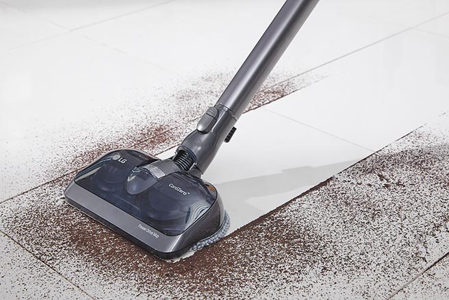 LG的中高阶无线吸尘器机种，配备完整也包含溼拖吸头、集尘压缩排空等新功能。（LG提供）