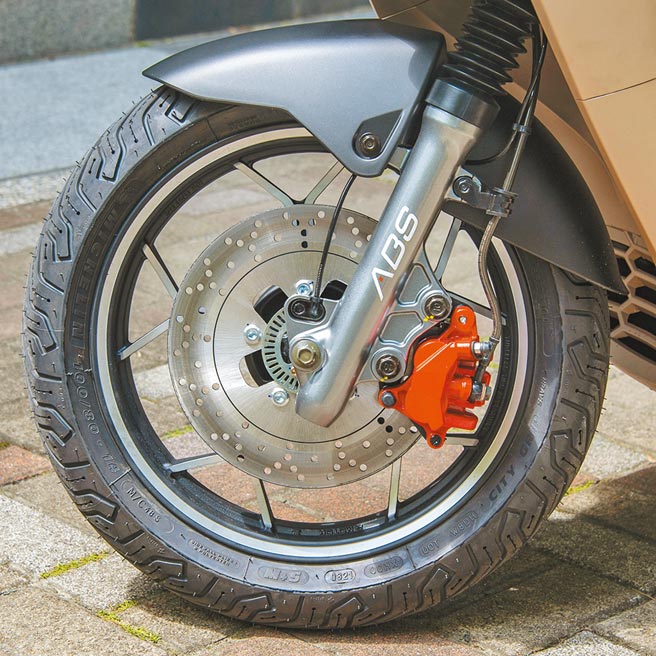 德國BOSCH 10 ABS雙迴路煞車系統。（陳大任攝）