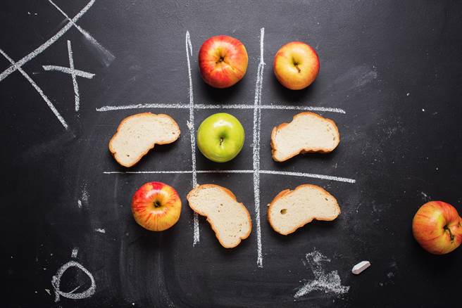 新冠肺炎疫情仍嚴峻…小花提醒你：這些險種你保了沒？(圖/小花平台保險提供)