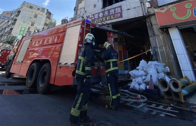 彰化市知名地标「乔友大楼」30日9小时恶火，酿出4死22伤的悲剧。（图／民眾提供）