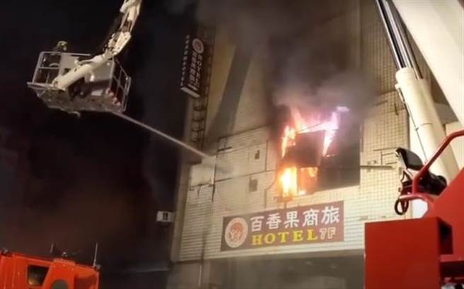 彰化喬友大樓惡火造成4死22重傷悲劇，有重傷家屬指控，旅館騙住客是消防演習趕他們回房，老闆要跟逃生者說會被罰錢。（民眾提供）