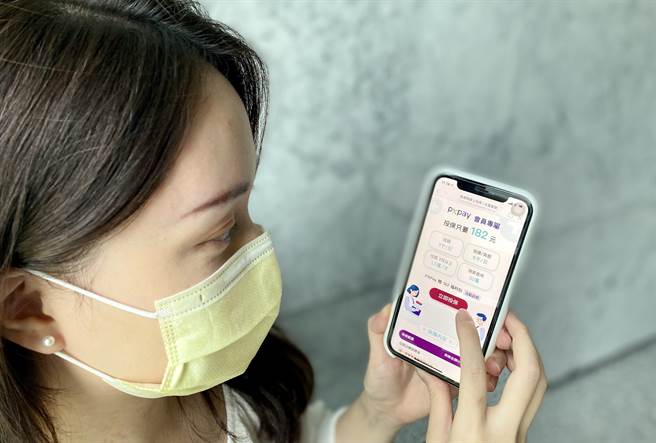 全联首度跨界携手兆丰保险合作疫苗险网路投保活动。（全联提供／黄慧雯台北传真）
