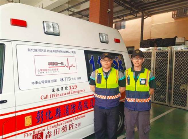 勇消陈志帆（左）氧气耗尽最后对话曝光，疑因与同袍失散，又因浓烟过大无法后撤，导致氧气耗尽。（彰化县消防局提供／谢琼云翻摄）