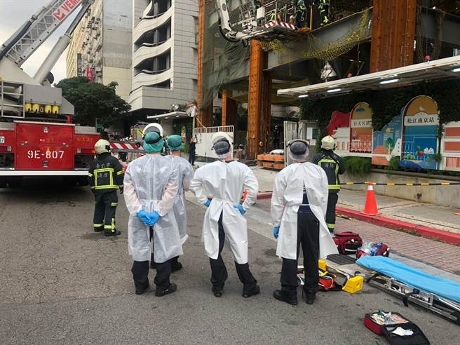 北市松江路一處工地，1日發生鋼樑掉落砸死工人的工安事故。（翻攝照片／林郁平台北傳真）