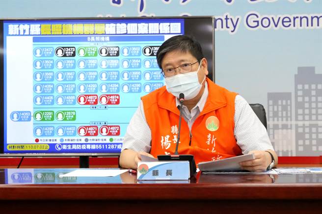 新竹县长杨文科2日宣布，竹东某长照机构再爆4人确诊。（庄旻静摄）