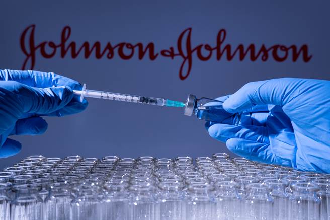 美国娇生集团（Johnson & Johnson）今晚表示，娇生单剂的2019冠状病毒疾病（COVID-19）疫苗可对Delta等高度流行变异株产生强烈且持久的免疫反应。(图/shutterstock)