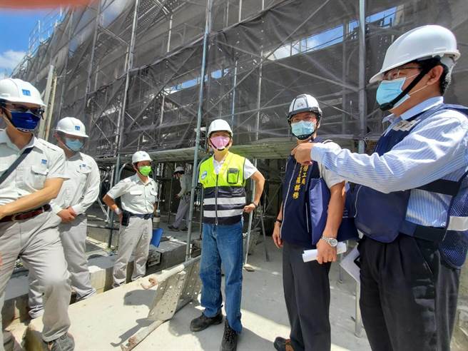 劳动部职业安全卫生署今天会同台中市政府劳工局，对大台中营造工地实施联合检查。（职安署提供／林良齐台北传真）