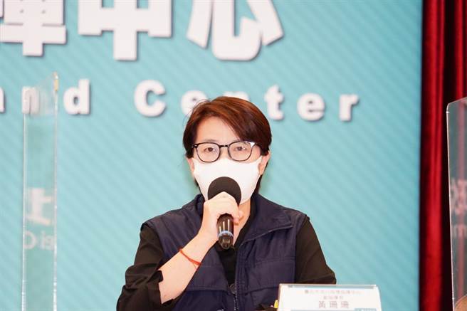 黄珊珊强调，正因为坦荡荡，才把他们简讯传到工作群组，如果我有任何指示，不敢传出去，议员这部分是故意扭曲事实，把时间点错置，如果议员拿的出6月7日前有指示的证据，「我愿意退出政坛」。（北市府提供／游念育台北传真）