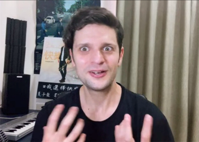 在台义大利歌手吴子龙表示，为了自己的安全，千万不要在义大利卖香菜皮蛋猪血糕的披萨！(摄影/陈盈臻)