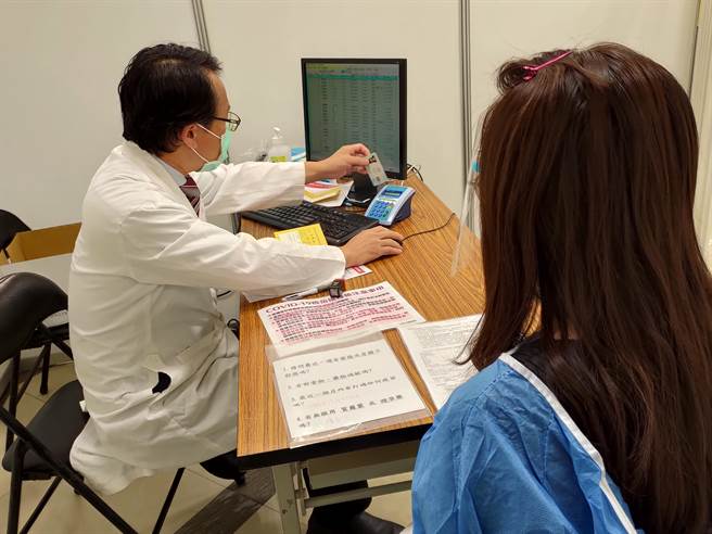 中央拨配台中6万2300剂莫德纳疫苗，此波开放孕妇施打，截至2日中午共接种626名孕妈咪。（冯惠宜摄）