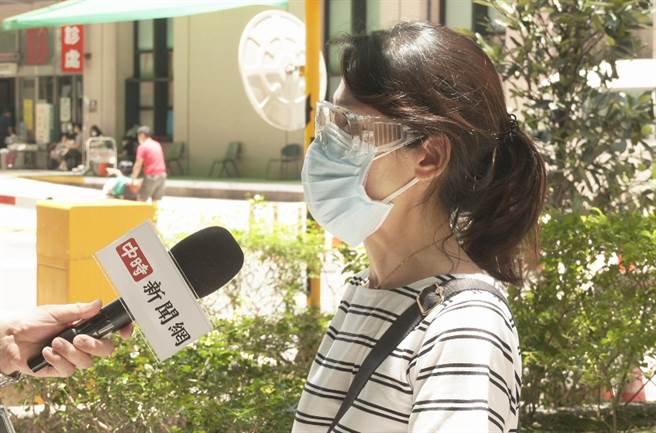 曾小姐无法接受医生研判父亲中风，与施打疫苗无关。（照片/吴振煌 拍摄）