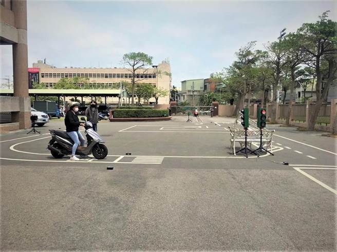 女子考4次机车驾驶失败原因曝光，网吓劝：别上路害人。（示意图／中时资料照） 
