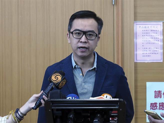 黄子哲怒轰苏贞昌防疫知识低落。(图／资料照片)