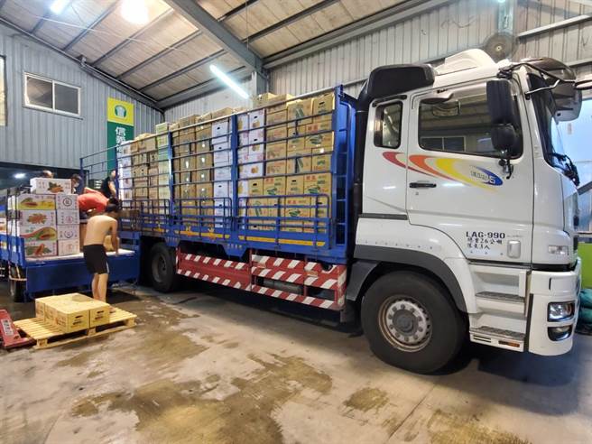 南投县蔬果主要销往北部，台北农产运销公司的防疫管制措施，让货运业者叫苦连天。（民眾提供／廖志晃南投传真）