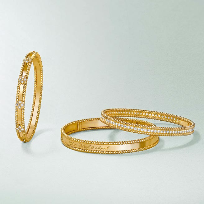 梵克雅寶Perlee sweet clovers手鐲可與其他系列珠寶混搭，更添時尚風情。（Van Cleef & Arpels提供）