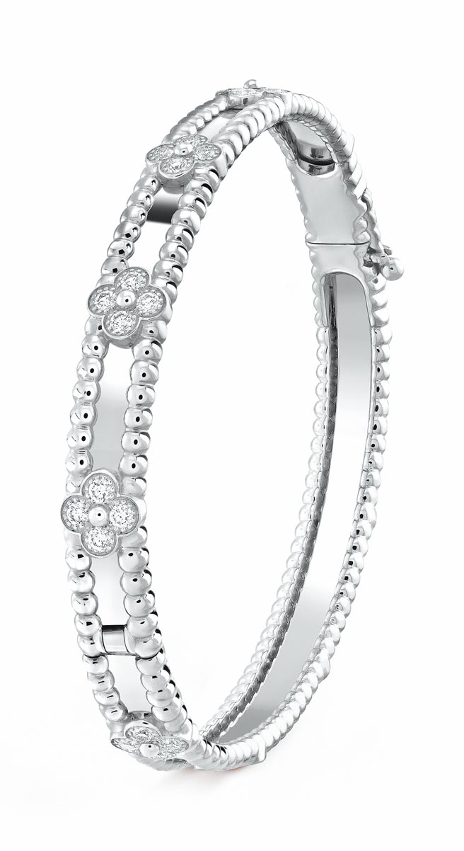 1.梵克雅寶Perlee sweet clovers手鐲，白K金、鑽石，48萬9000元。（Van Cleef & Arpels提供）