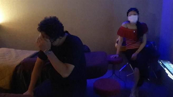 男子对1名按摩店女员工有好感，因知道对方有在做S（性交易），竟私下频频检举按摩店，并写信威胁店家，就是为了让小芳辞职。（示意图，非当事人照片）