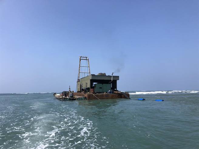 县市合併后，市府已疏浚逾100万立方公尺，主要工法系利用抽砂船抽取淤砂。(台南市水利局提供／曹婷婷台南传真)