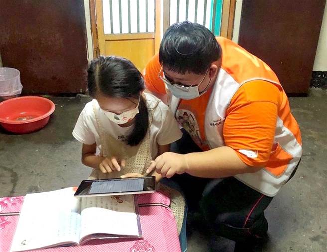 台湾世界展望会呼吁大眾在最需要的时刻一起共同关顾国内特况家庭。（展望会提供／林良齐台北传真）