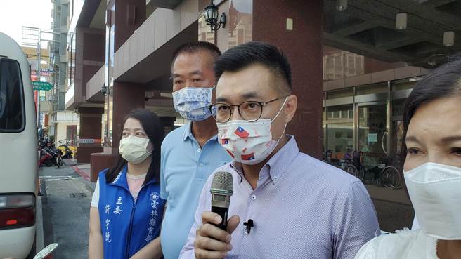 国民党主席江启臣恳求蔡总统让云林、南投、花莲、台东4个县政府能够採购疫苗给国人施打。（周丽兰摄）