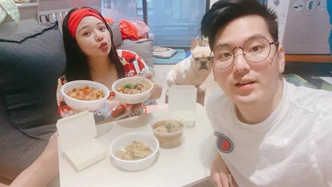 小甜甜跟老公「宋先生」昨天喜获千金。（摘自脸书）