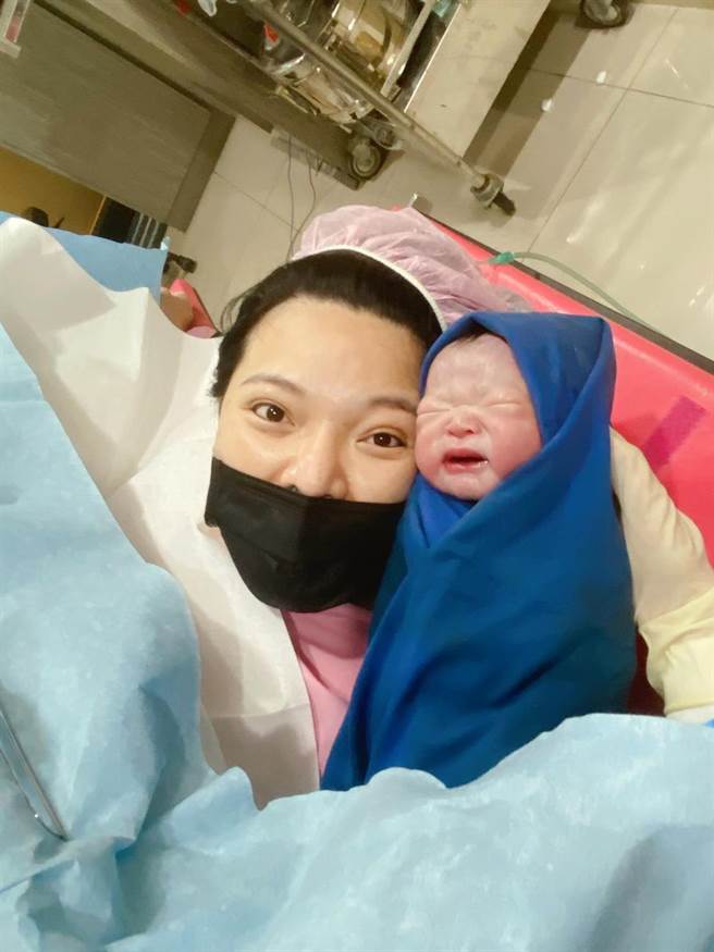 小甜甜觉得女儿「米苔目」跟她长得很像。（经纪人提供）