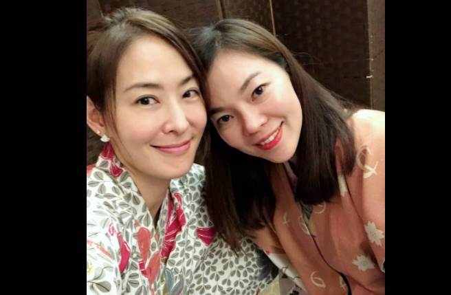 贾永婕与好友曾馨莹爱心不落人后，暖举令人感动。(取自贾永婕脸书)