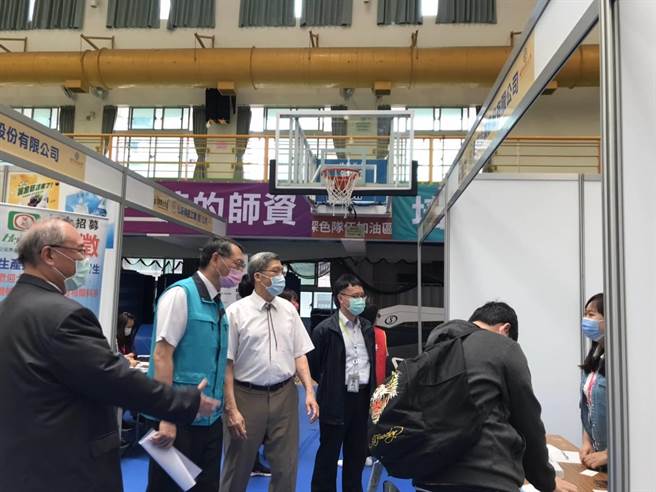 因應疫情影響，多數就業博覽會均已停辦，減少許多實體求職求才的機會，勞動部勞動力發展署桃竹苗分署受電訪指出，近日線上面試求才的數量大幅度的增加，建議求職青年可針對線上面試做準備。（發展署桃竹苗分署提供／蕭靈璽桃園傳真）