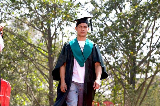 阿米尔罕因电影《三个傻瓜》爆红。(图/ 取自中时资料库，CatchPlay提供)