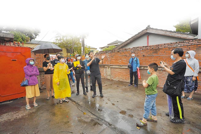 「以住代护3.0-青创HOUSE」计画2日公布入选名单。图为达人看屋活动。（高巿府文化局提供／曹明正高雄传真）