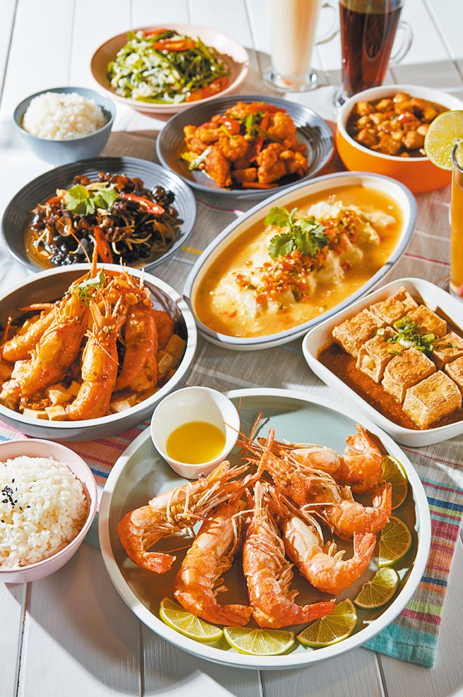 活虾餐厅HeyAhh进驻京站，12日前推出试营运活动，以京站QQ飞食外带外送为首发，HeyAhh套餐现享外带优惠价、单点品项全面88折等优惠。（京站提供）