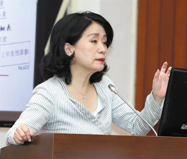 疫情延烧，社会仍需维持正常运作，国民党立委李贵敏办公室近日接到不少陈情，许多从事或协助一线救护、救灾与消防工作的义消，至今未列入疫苗优先接种名单。（本报资料照片）