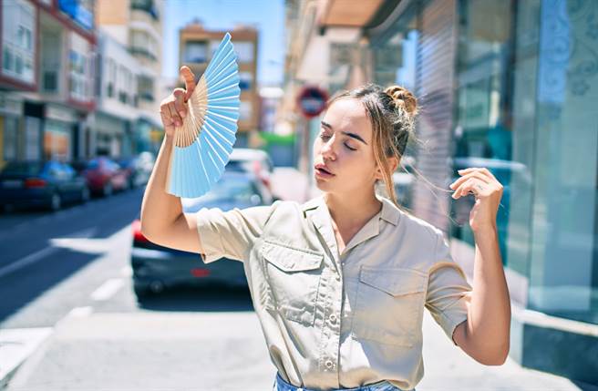 生肖属兔、马、猴的人在夏季应多加留意身体状况，若有出现健康问题，应快速就医。（图／Shutterstock）
