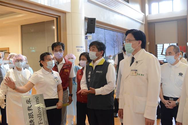 陈时中部长巡视新店静思堂疫苗注射(台北慈济医院提供)