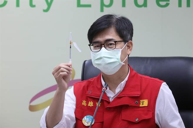 12日高市是否有望微解封，陳其邁認為來高雄美濃的新北個案感染源是否找到，屏東Delta傳染案14天潛伏期中有無新個案，將是高雄評估的重要指標。（取自高雄一百Youtube頻道／袁庭堯高雄傳真）