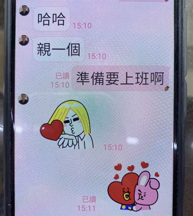 黃姓女嫌透過手機聊天，與黃姓女被害人網路談情。（讀者提供／程炳璋台南傳真）