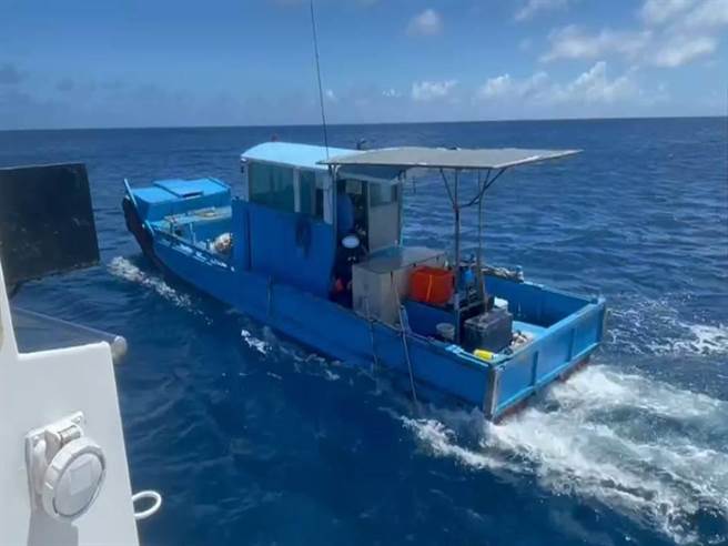 民眾热心检举打鱼，海巡查处到案。(海巡署提供)