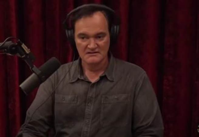 昆汀在节目上重提李小龙争议。（图／翻摄自PowerfulJRE YouTube）