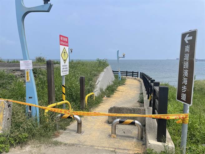 林口警分局配合公所针对辖区有「台版大峡谷」之称的「水牛坑」与周边海岸线拉起警戒线，杜绝防疫破口。（林口警分局提供）