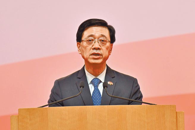 香港新任政务司司长李家超3日发表网志指出，会严厉打击本土恐怖主义。（中新社）