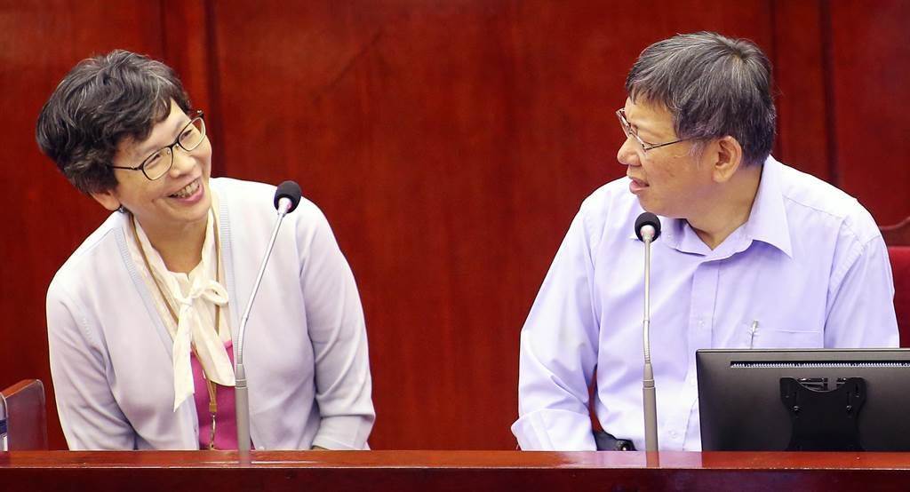 台北市長柯文哲（右）的清零說遭昔日心腹、民眾黨立委蔡壁如（左）打臉。（本報資料照片）