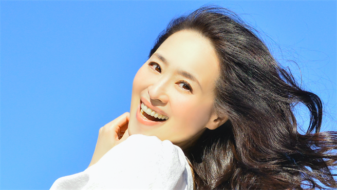 日本各电视台每逢初夏依例制作大型歌唱节目，日本电视台（NTV）３日播出由「岚」樱井翔主持的招牌现场音乐节目「THE MUSIC DAY」眾星云集，并发表向1万人实施的问卷结果，选出「歷来最强偶像歌手」，结果第三名为商业女团「AKB48」、第二名为偶像年资已达23年的实力女团「早安少女组。」、第一名为松田圣子。（取自官网）