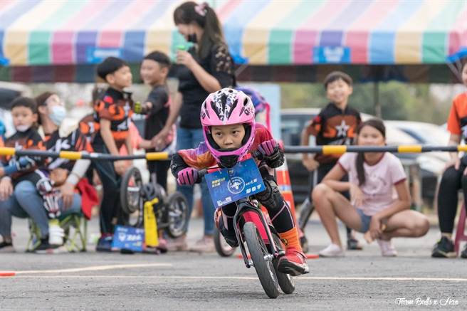 未来能提供儿童趣味游戏及办理竞赛赛事活动使用，可望成为台中第一座正式的滑步车竞赛场。（市议员李中服务处提供）