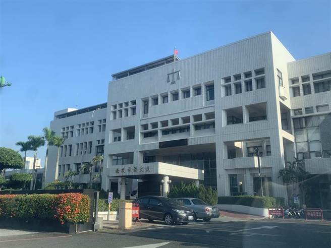 洗澡与男友视讯遭偷录 ，分手后出浴影片遭PO网她崩溃了。(中时资料库) 
