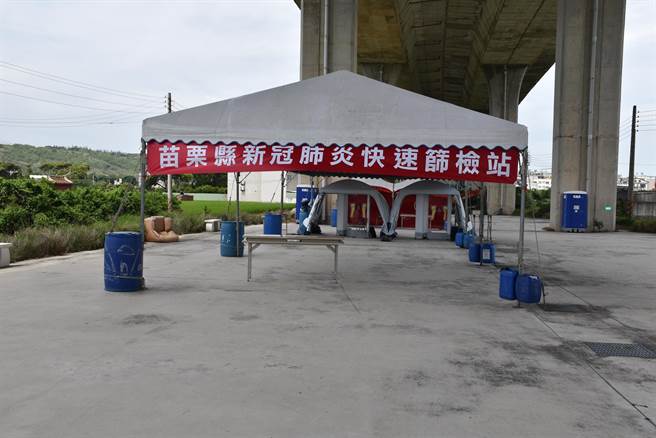 苗栗县卫生局针对后龙再出现2例确诊，将从7月7日在国道3号高架桥上的后龙镇復兴里篮球场设置快筛站。（谢明俊摄）