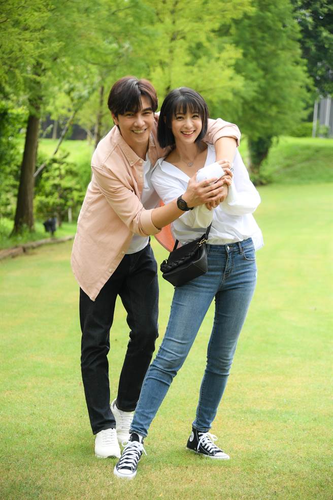 謝佳見、賴雅妍戲裡戲外都是好友。（三立提供）