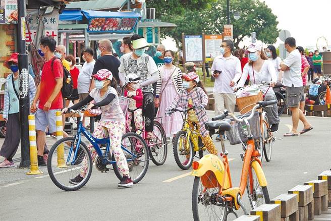 三级管制延长到7月12日，面对管制期将结束，解封声浪四起。（资料照，黄世麒摄）