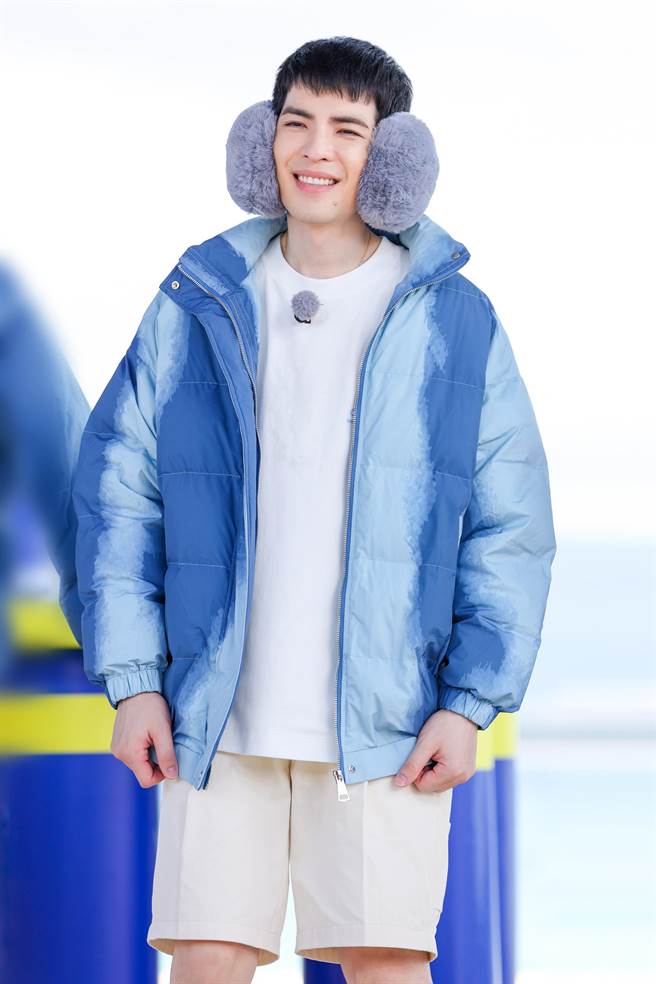 老萧日前在三亚录制节目。（喜鹊娱乐提供）