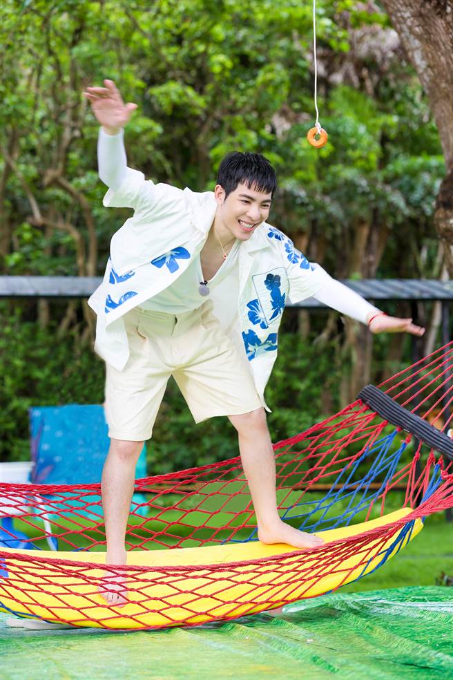 老萧日前在三亚录制节目。（喜鹊娱乐提供）