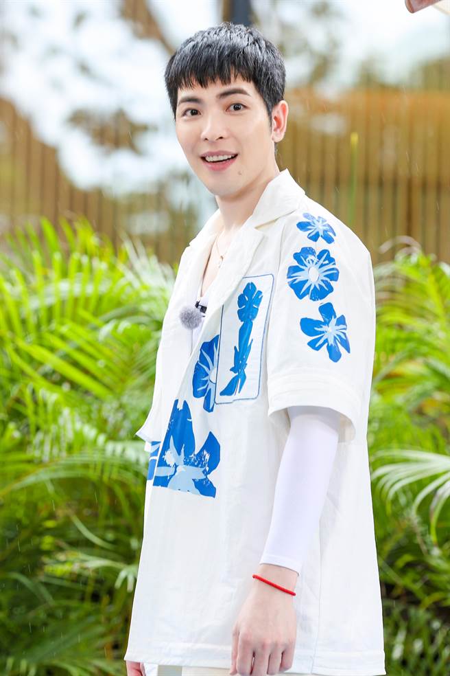 老萧日前在三亚录制节目。（喜鹊娱乐提供）